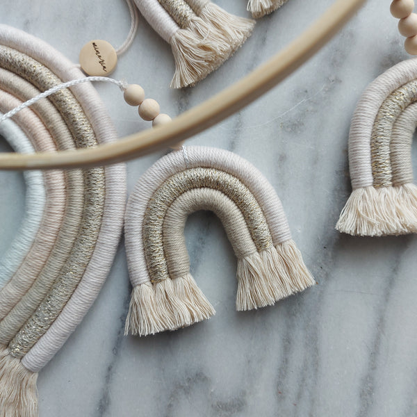 Mobile Regenbogen in Nude, Gold & Beige