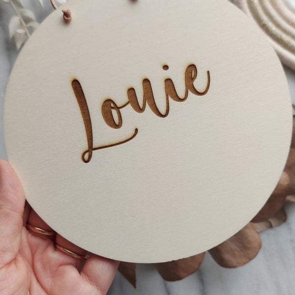 Holzschild mit Namen personalisiert, zum Aufhängen