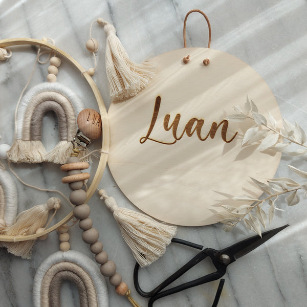 Holzschild mit Namen personalisiert, zum Aufhängen