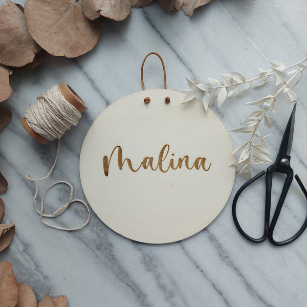 Holzschild mit Namen personalisiert, zum Aufhängen