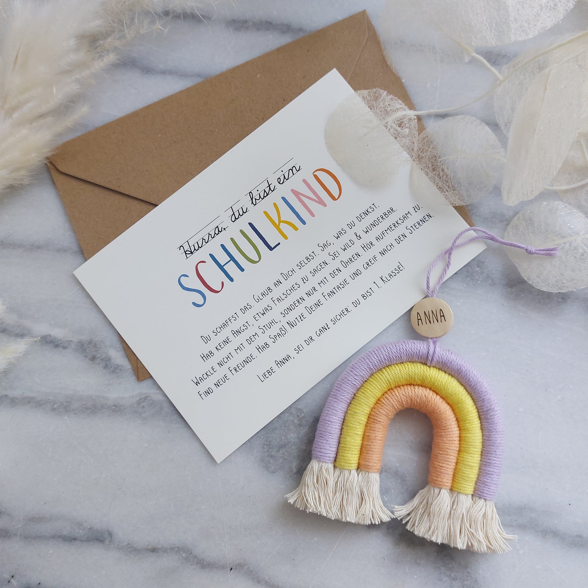 Regenbogen Anhänger mit Karte zum Schulstart
